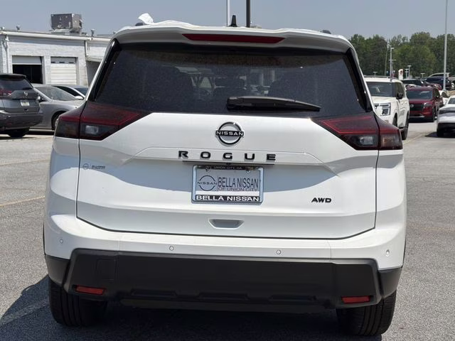 2026 Everest White Pearl Tricoat Nissan Rogue Dark Armor AWD SUV
