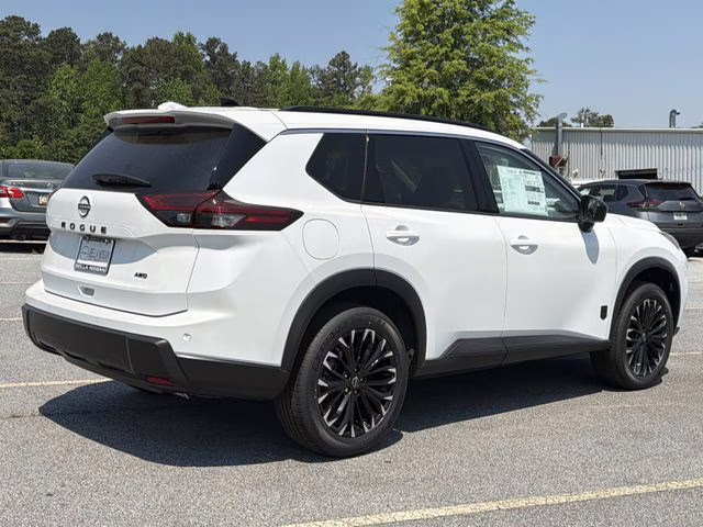 2026 Everest White Pearl Tricoat Nissan Rogue Dark Armor AWD SUV