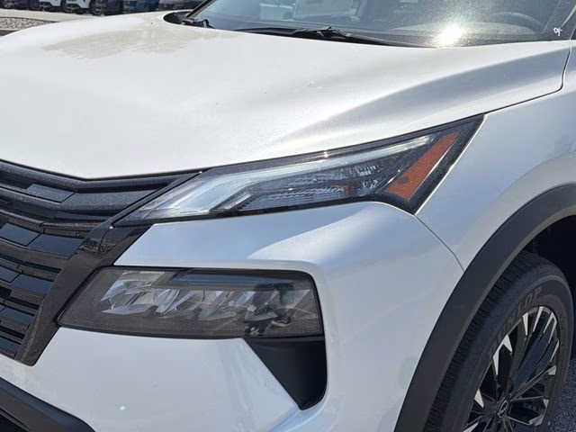 2026 Everest White Pearl Tricoat Nissan Rogue Dark Armor AWD SUV