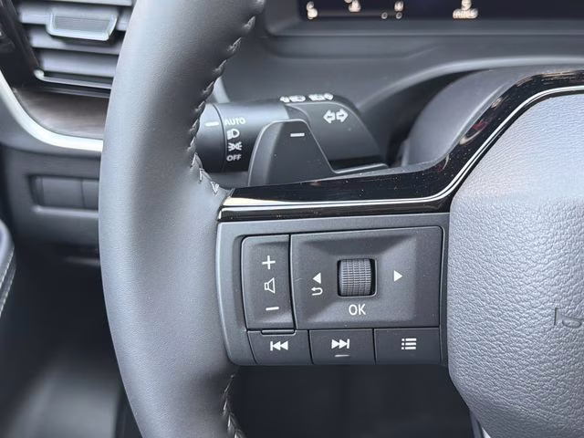 2026 Everest White Pearl Tricoat Nissan Rogue Platinum AWD SUV