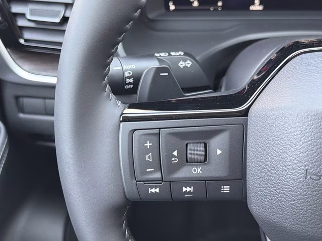 2026 Everest White Pearl Tricoat Nissan Rogue Platinum AWD SUV