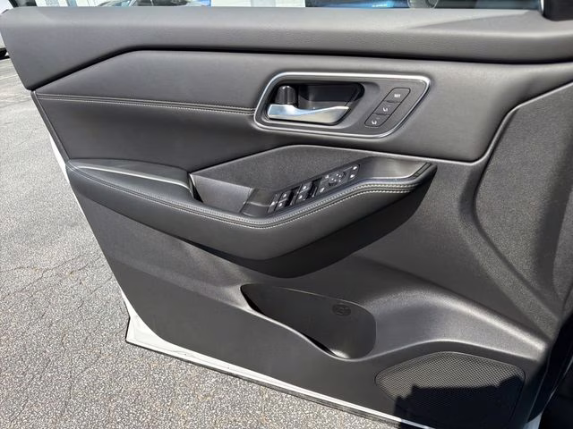 2026 Everest White Pearl Tricoat Nissan Rogue Platinum AWD SUV