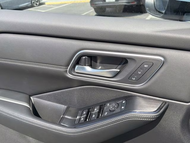 2026 Everest White Pearl Tricoat Nissan Rogue Platinum AWD SUV