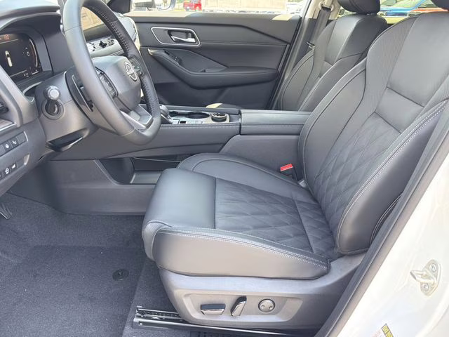 2026 Everest White Pearl Tricoat Nissan Rogue Platinum AWD SUV