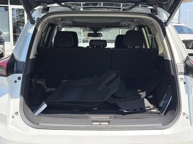 2026 Everest White Pearl Tricoat Nissan Rogue Platinum AWD SUV