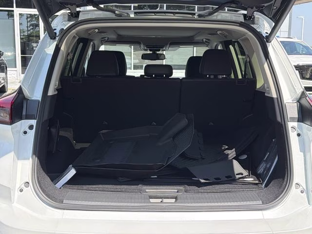 2026 Everest White Pearl Tricoat Nissan Rogue Platinum AWD SUV