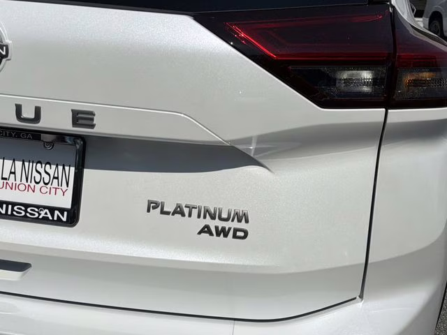 2026 Everest White Pearl Tricoat Nissan Rogue Platinum AWD SUV