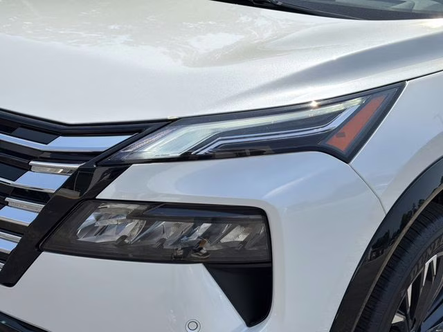 2026 Everest White Pearl Tricoat Nissan Rogue Platinum AWD SUV