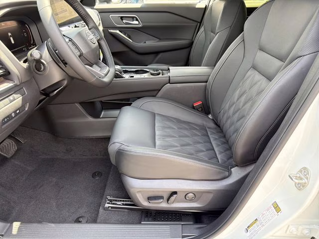 2026 Everest White Pearl Tricoat Nissan Rogue Platinum AWD SUV