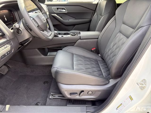 2026 Everest White Pearl Tricoat Nissan Rogue Platinum AWD SUV