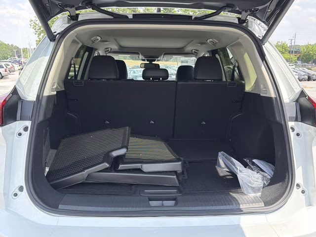2026 Everest White Pearl Tricoat Nissan Rogue Platinum AWD SUV