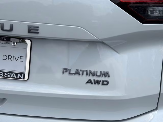 2026 Everest White Pearl Tricoat Nissan Rogue Platinum AWD SUV
