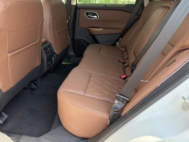 2026 Everest White Pearl Tricoat Nissan Rogue Platinum AWD SUV