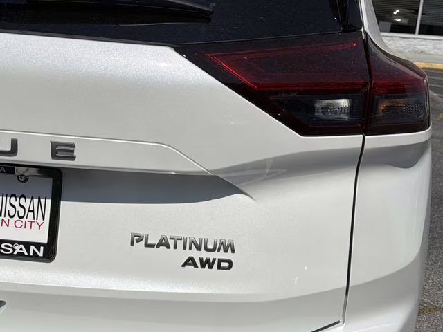 2026 Everest White Pearl Tricoat Nissan Rogue Platinum AWD SUV