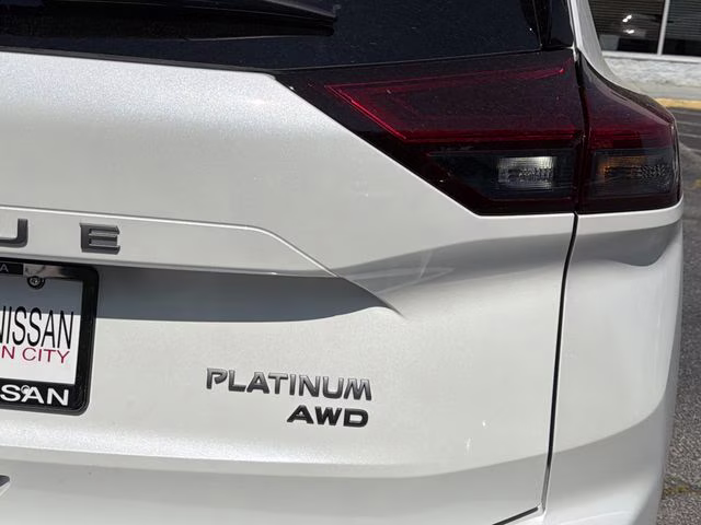 2026 Everest White Pearl Tricoat Nissan Rogue Platinum AWD SUV