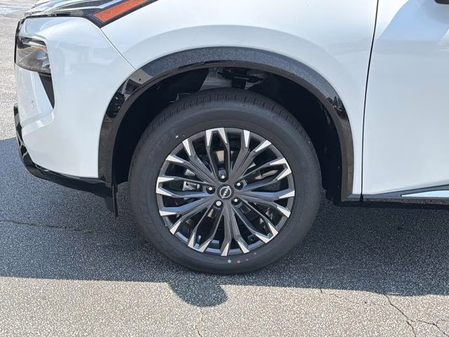 2026 Everest White Pearl Tricoat Nissan Rogue Platinum AWD SUV