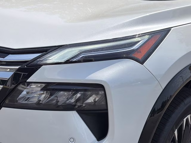 2026 Everest White Pearl Tricoat Nissan Rogue Platinum AWD SUV