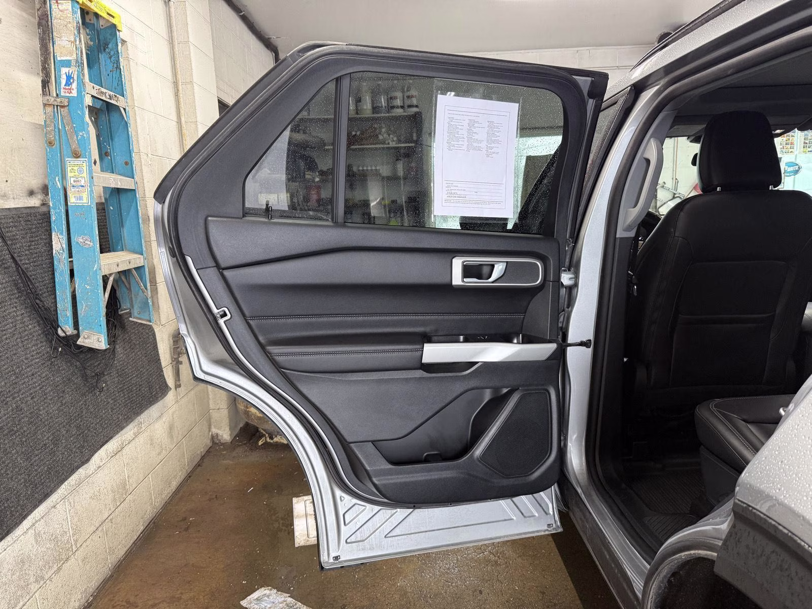 2022 Iconic Silver Metallic Ford Explorer XLT 4X4 SUV