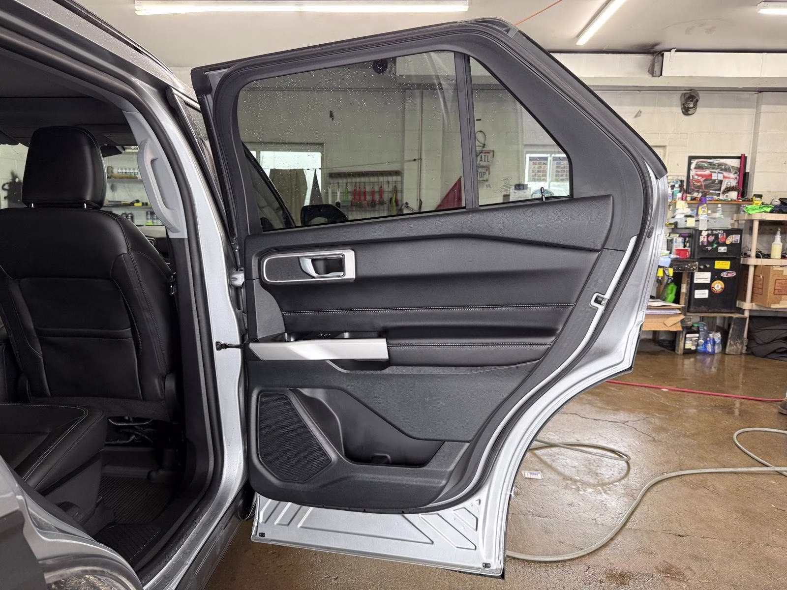 2022 Iconic Silver Metallic Ford Explorer XLT 4X4 SUV
