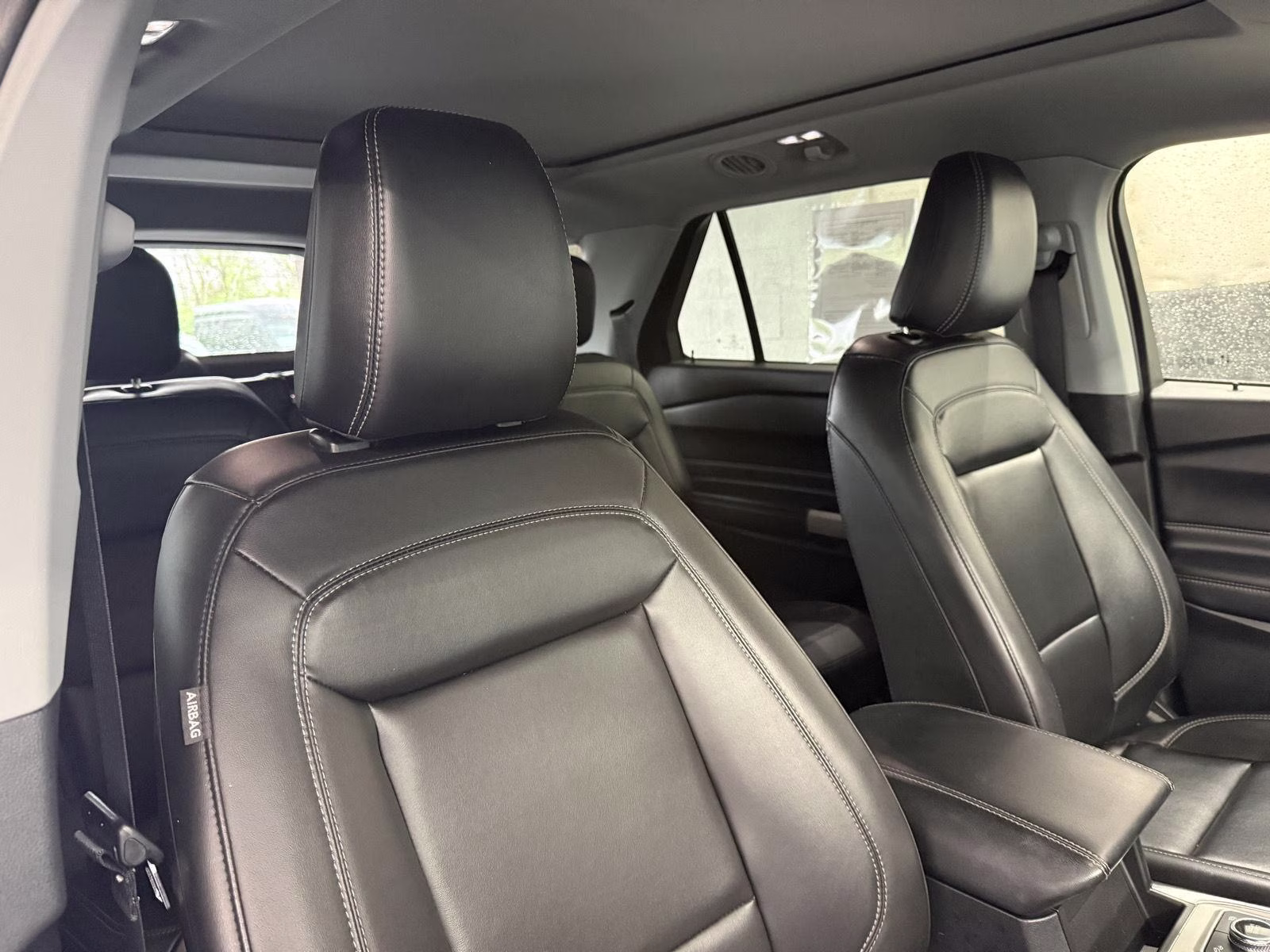 2022 Iconic Silver Metallic Ford Explorer XLT 4X4 SUV