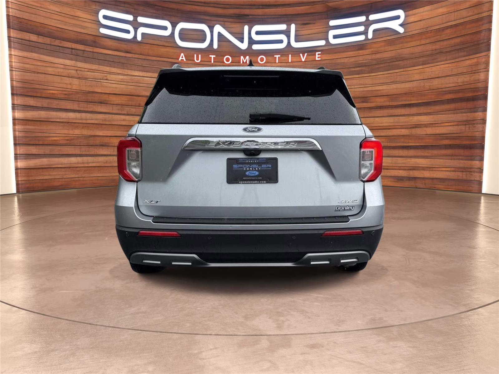 2022 Iconic Silver Metallic Ford Explorer XLT 4X4 SUV