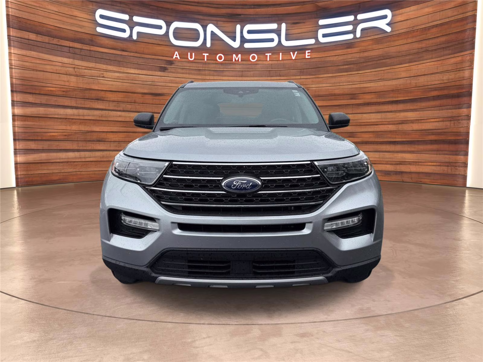 2022 Iconic Silver Metallic Ford Explorer XLT 4X4 SUV