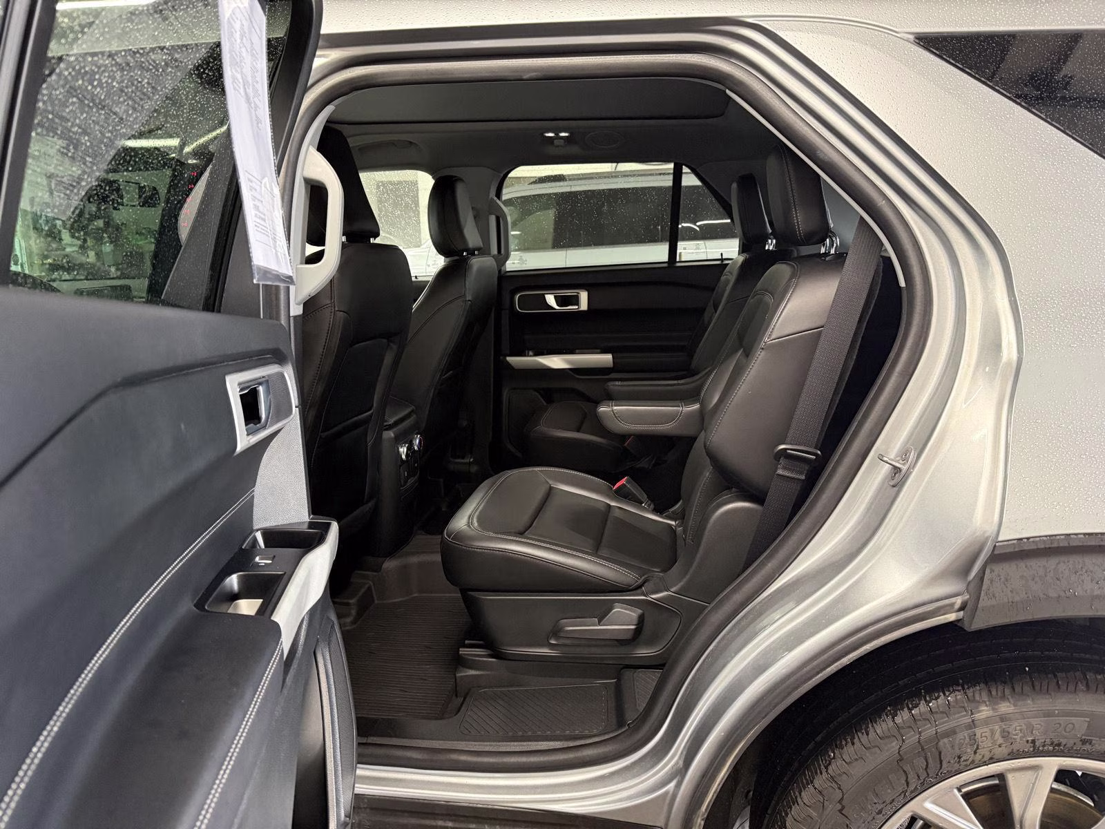 2022 Iconic Silver Metallic Ford Explorer XLT 4X4 SUV