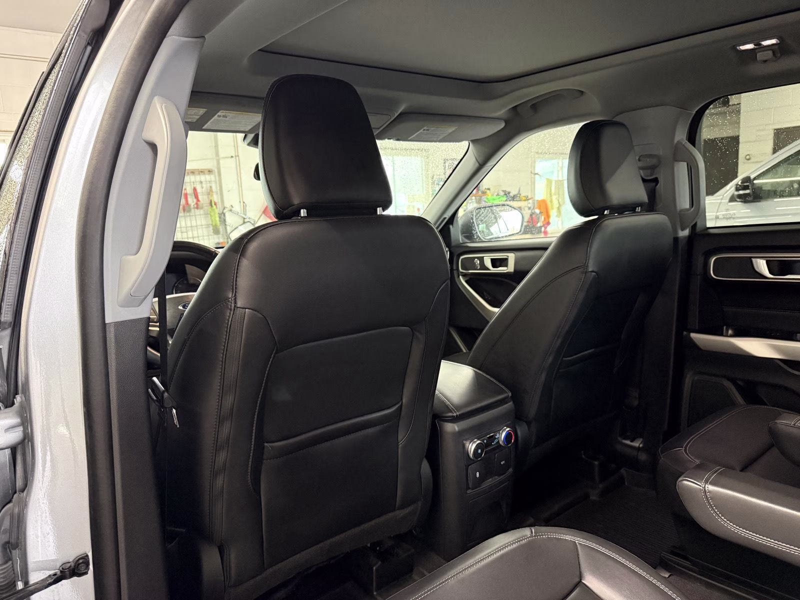 2022 Iconic Silver Metallic Ford Explorer XLT 4X4 SUV