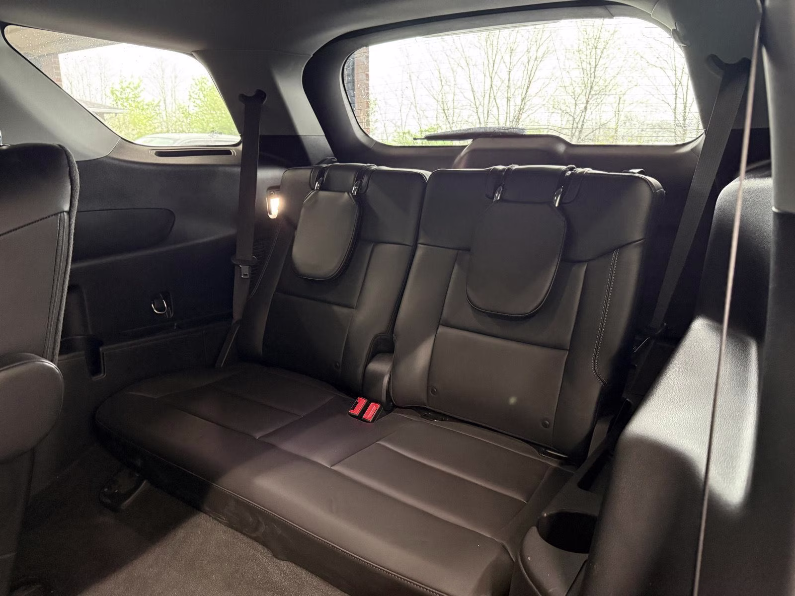 2022 Iconic Silver Metallic Ford Explorer XLT 4X4 SUV
