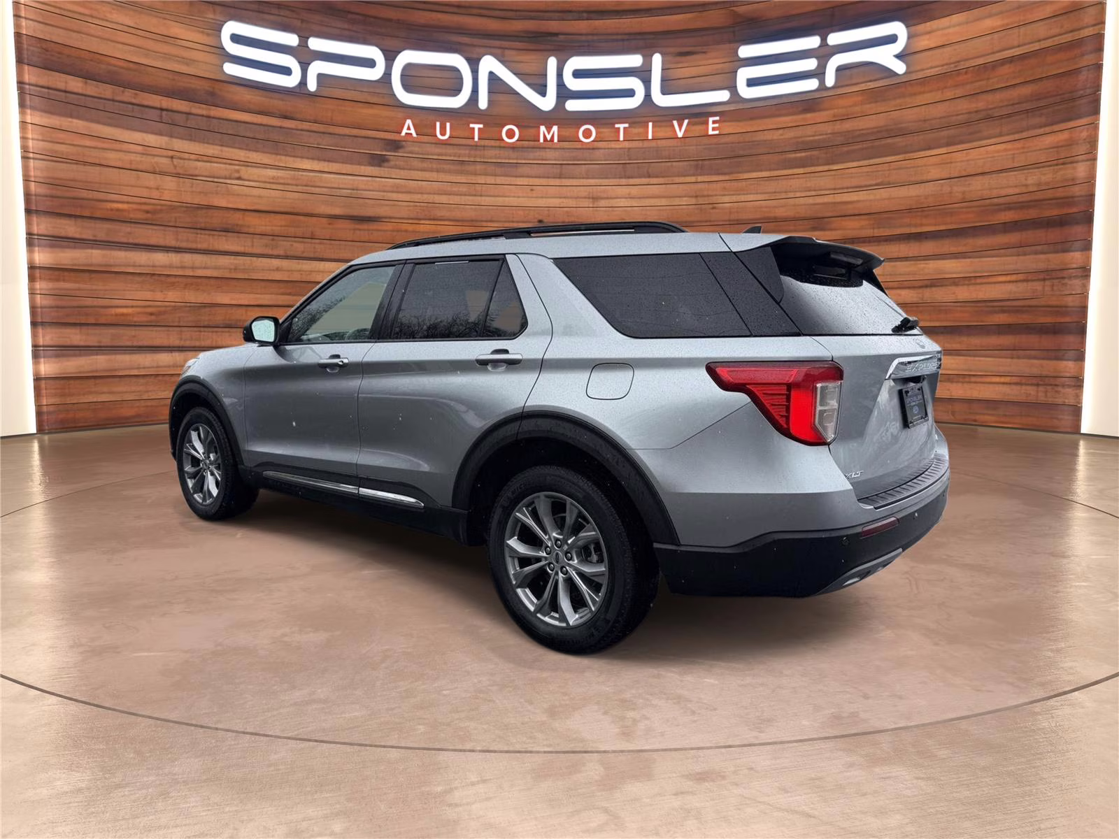 2022 Iconic Silver Metallic Ford Explorer XLT 4X4 SUV