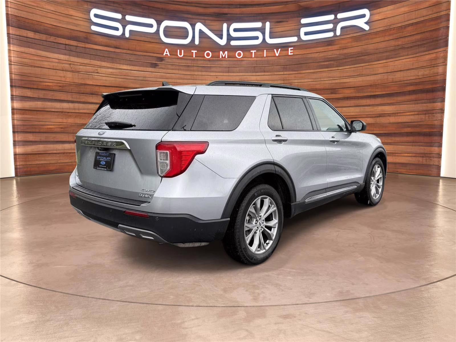 2022 Iconic Silver Metallic Ford Explorer XLT 4X4 SUV