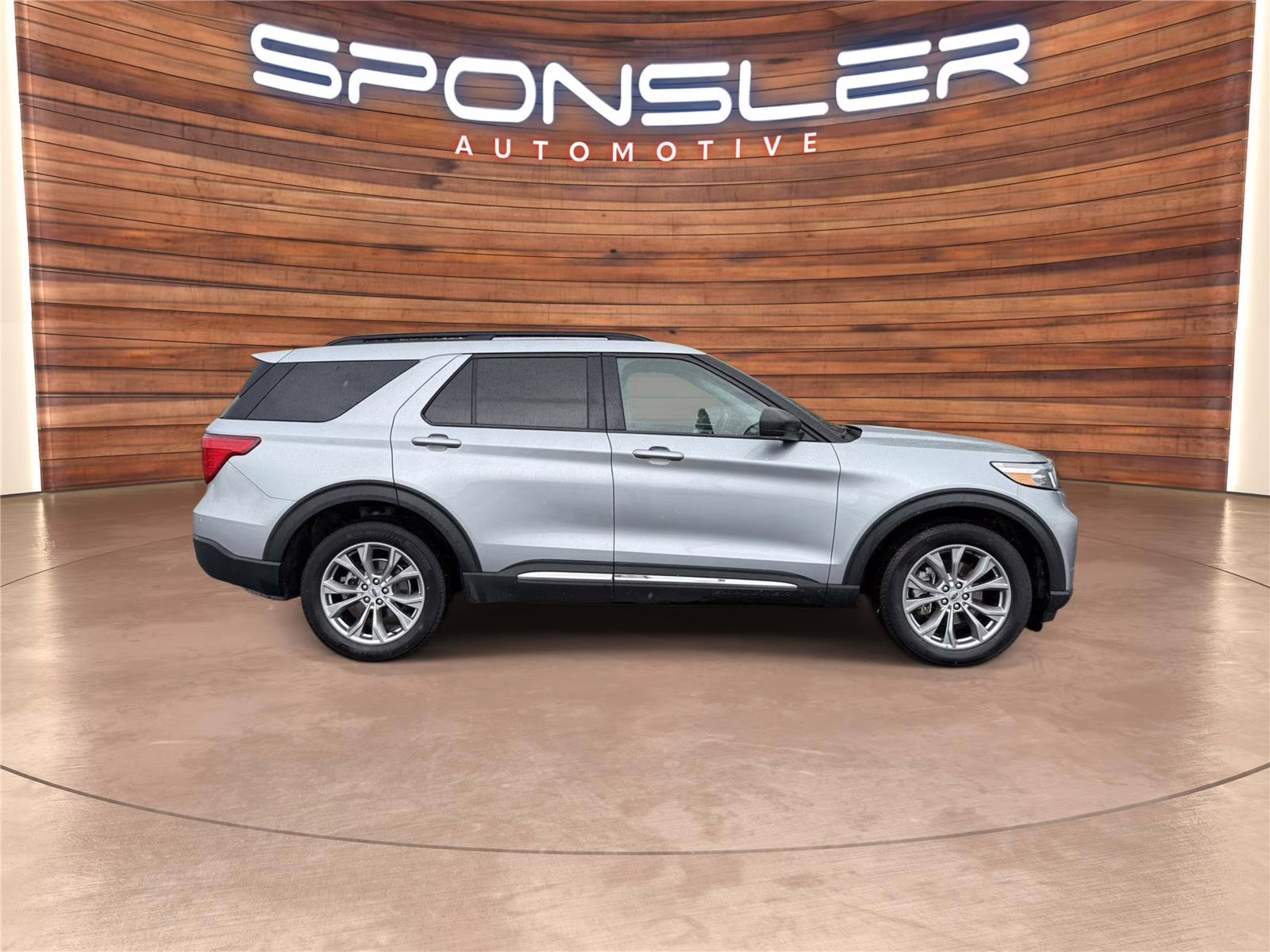 2022 Iconic Silver Metallic Ford Explorer XLT 4X4 SUV
