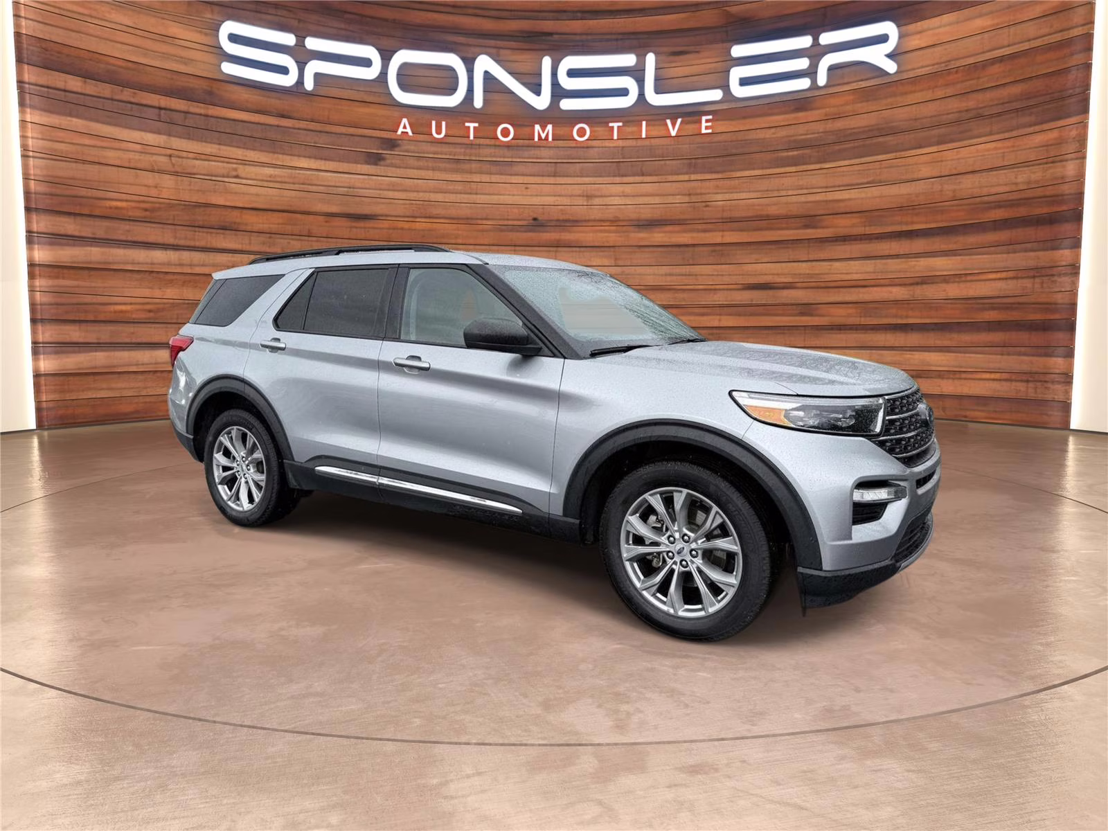 2022 Iconic Silver Metallic Ford Explorer XLT 4X4 SUV