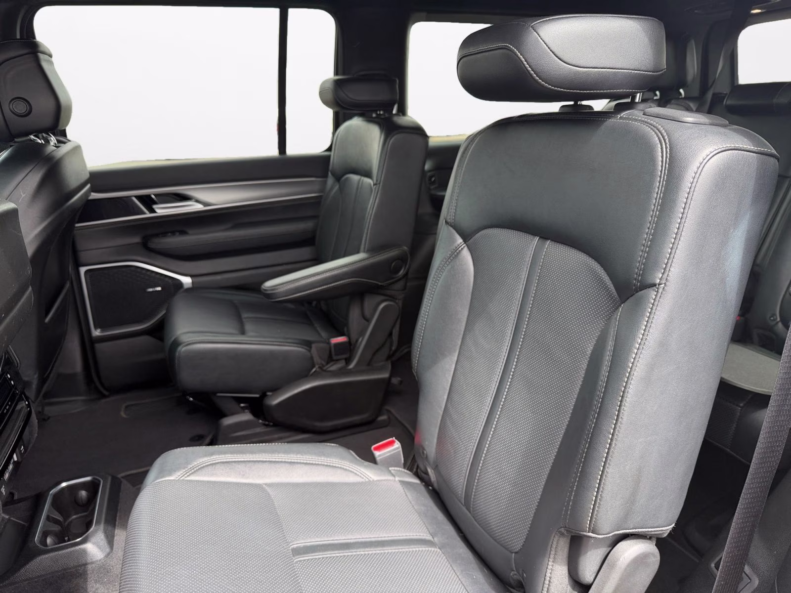 2024 Diamond Black Crystal Pearlcoat Jeep Wagoneer Series II 4X4 SUV