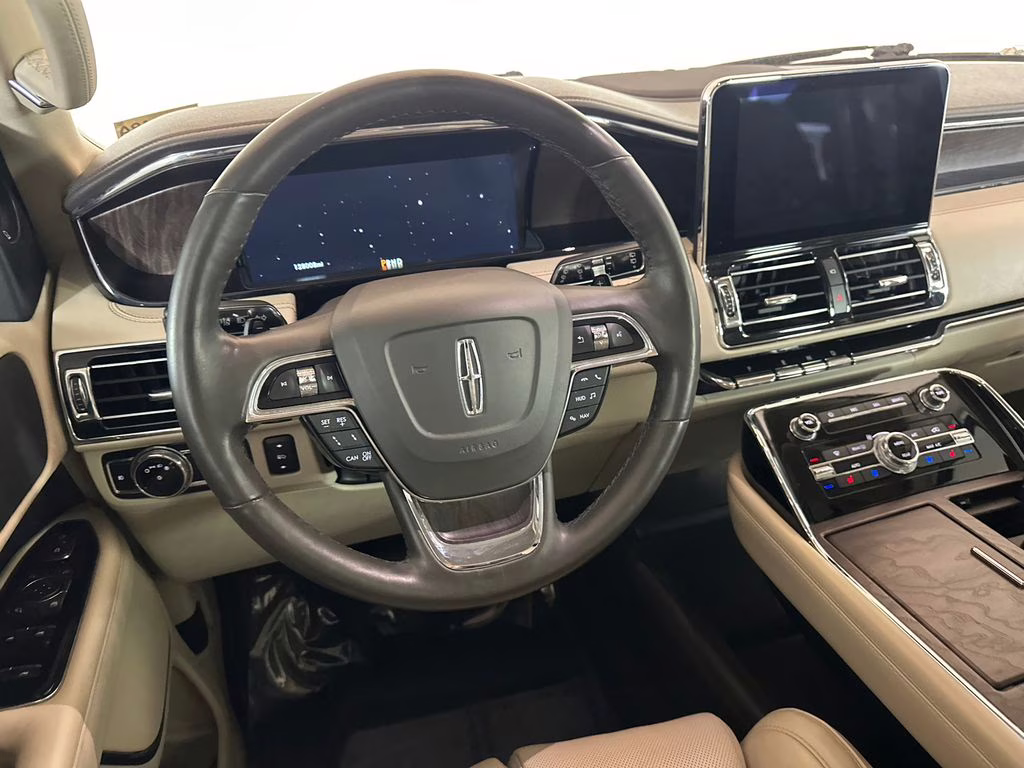 2019 White Platinum Clearcoat Metallic Lincoln Navigator Reserve 4X4 SUV