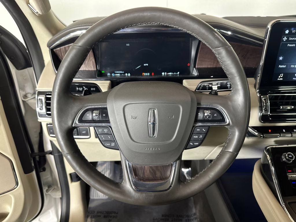 2019 White Platinum Clearcoat Metallic Lincoln Navigator Reserve 4X4 SUV