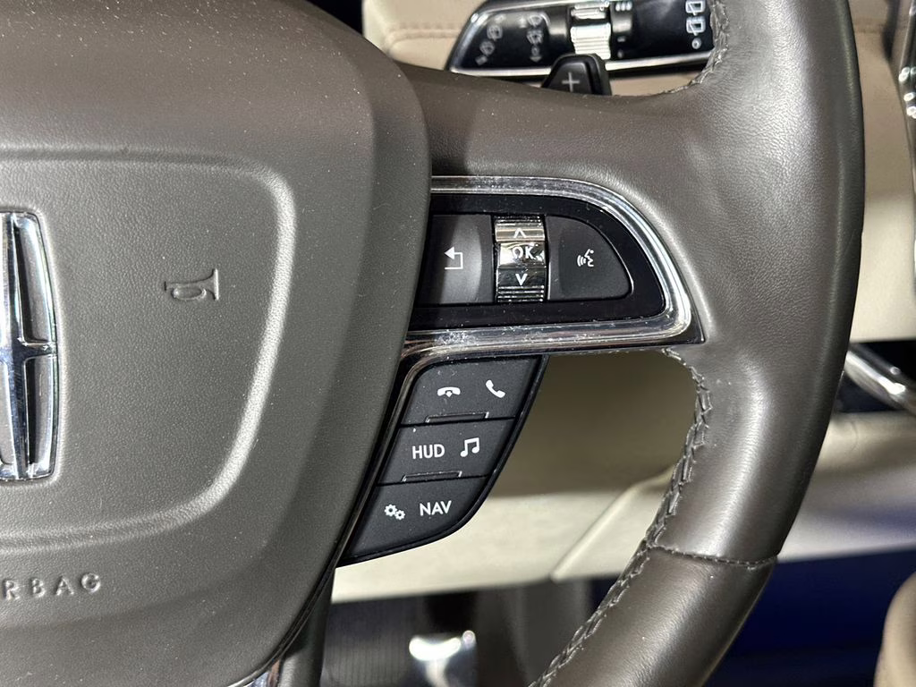 2019 White Platinum Clearcoat Metallic Lincoln Navigator Reserve 4X4 SUV