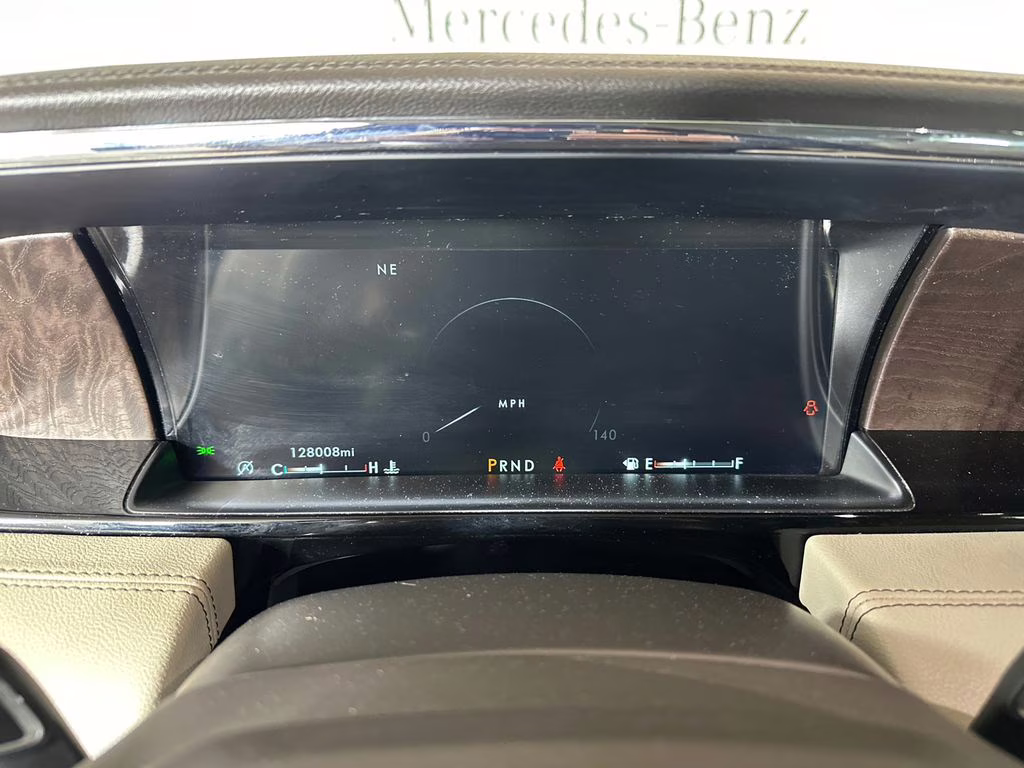 2019 White Platinum Clearcoat Metallic Lincoln Navigator Reserve 4X4 SUV