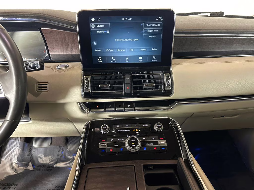2019 White Platinum Clearcoat Metallic Lincoln Navigator Reserve 4X4 SUV