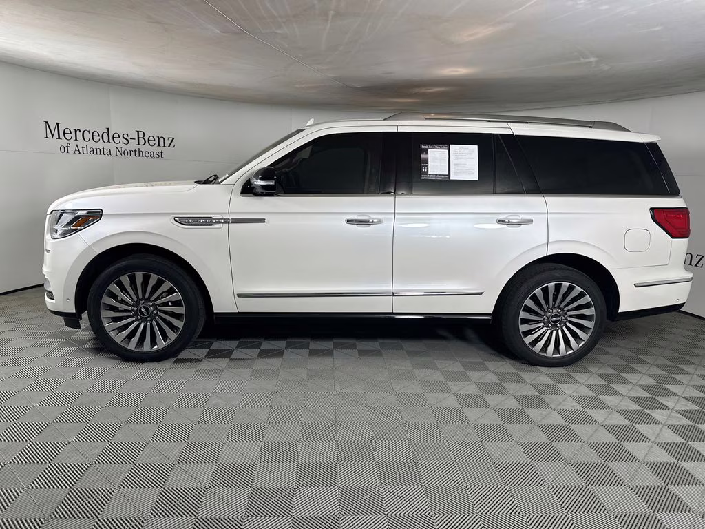 2019 White Platinum Clearcoat Metallic Lincoln Navigator Reserve 4X4 SUV