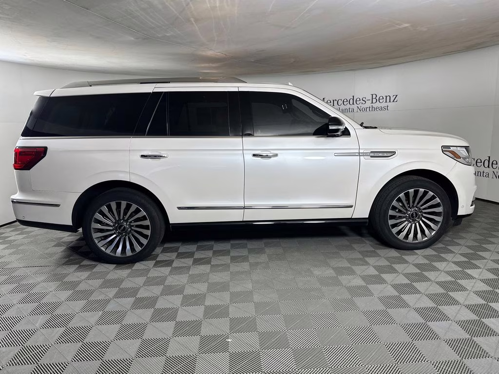 2019 White Platinum Clearcoat Metallic Lincoln Navigator Reserve 4X4 SUV