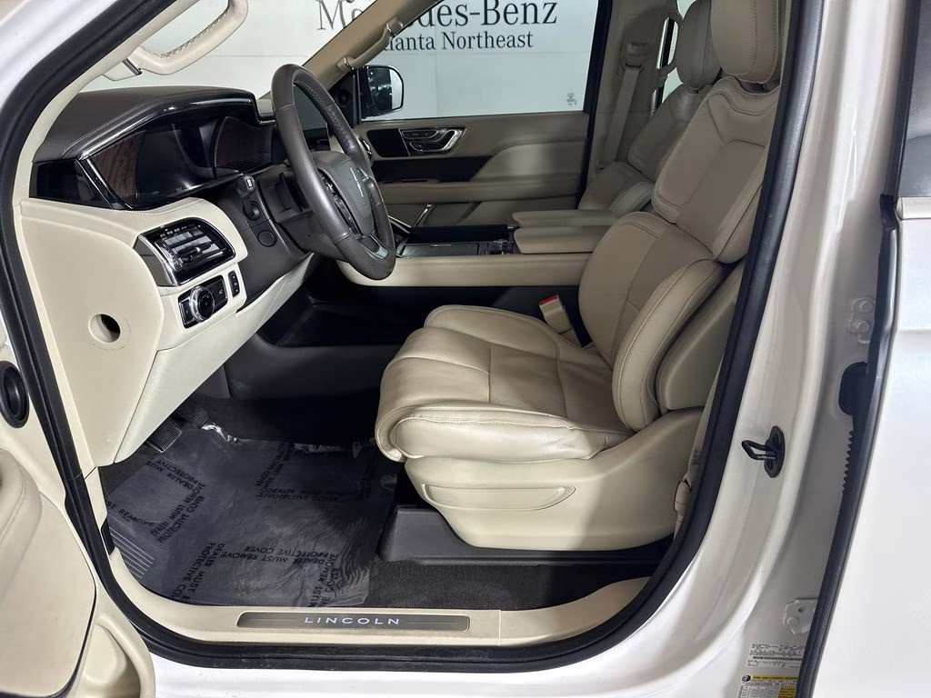 2019 White Platinum Clearcoat Metallic Lincoln Navigator Reserve 4X4 SUV