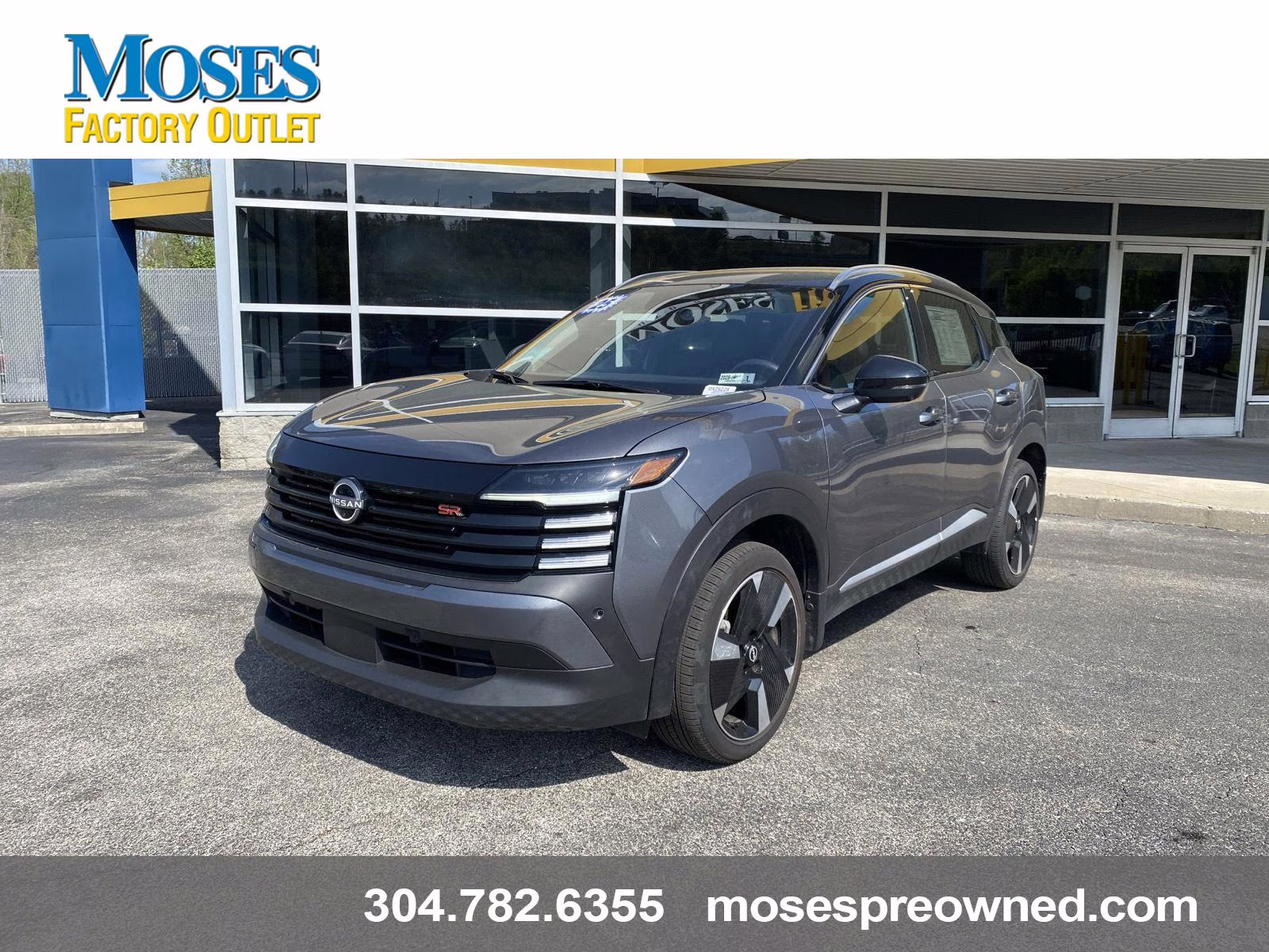 2025 Gun Metallic/Super Black Nissan Kicks SR FWD SUV