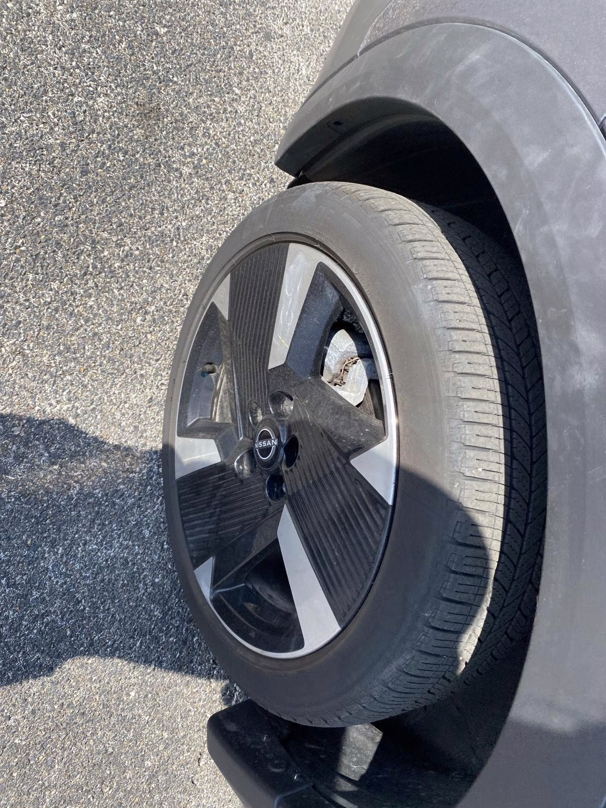 2025 Gun Metallic/Super Black Nissan Kicks SR FWD SUV