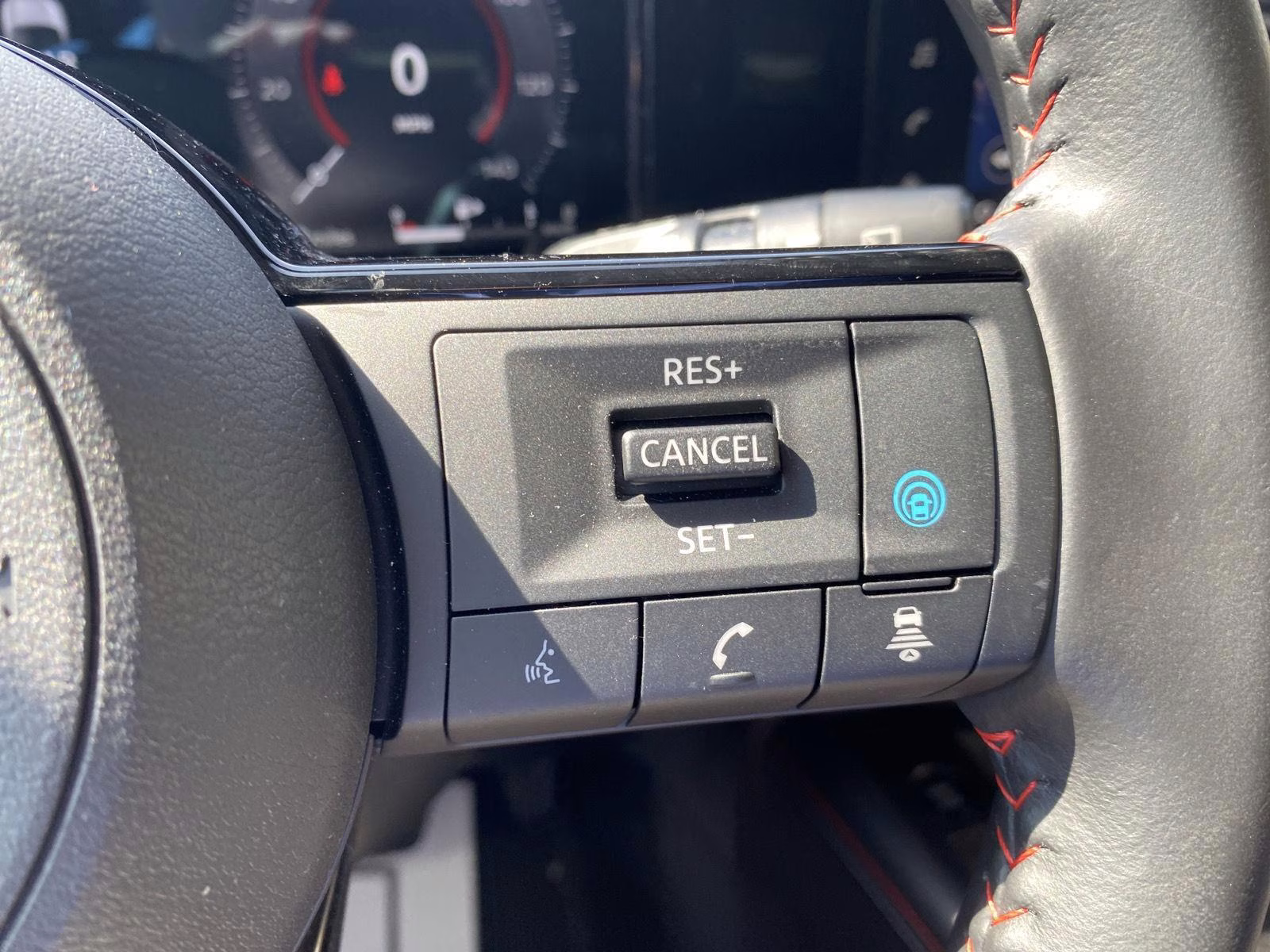 2025 Gun Metallic/Super Black Nissan Kicks SR FWD SUV