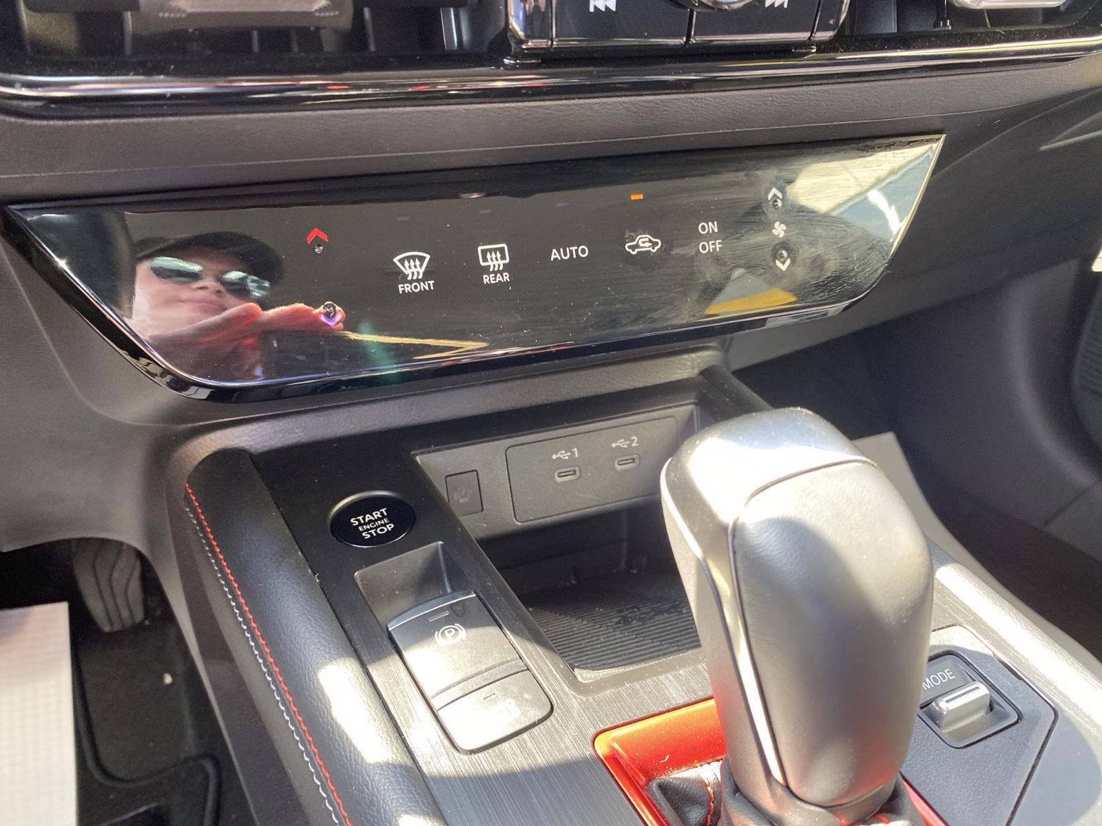 2025 Gun Metallic/Super Black Nissan Kicks SR FWD SUV