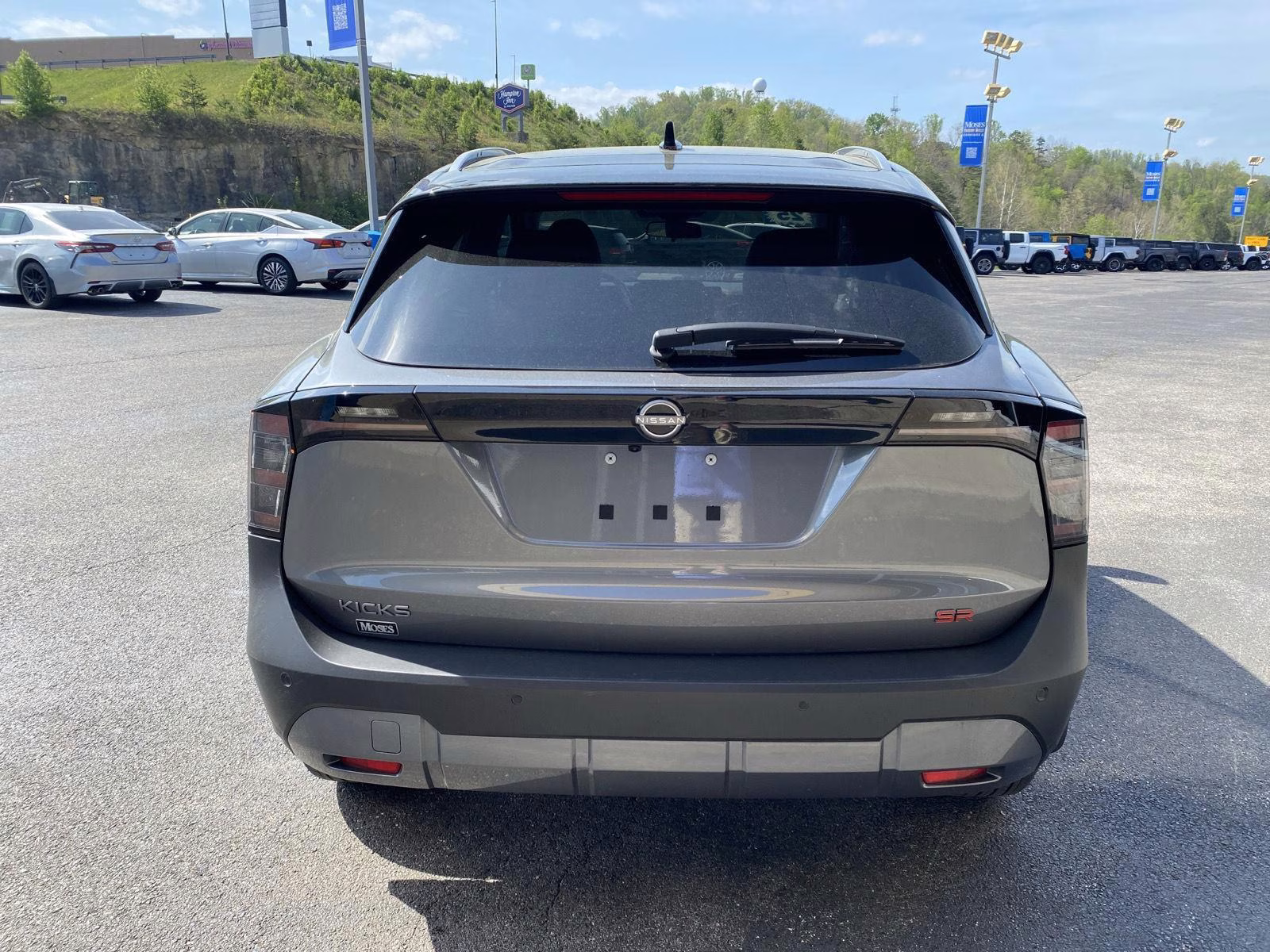 2025 Gun Metallic/Super Black Nissan Kicks SR FWD SUV