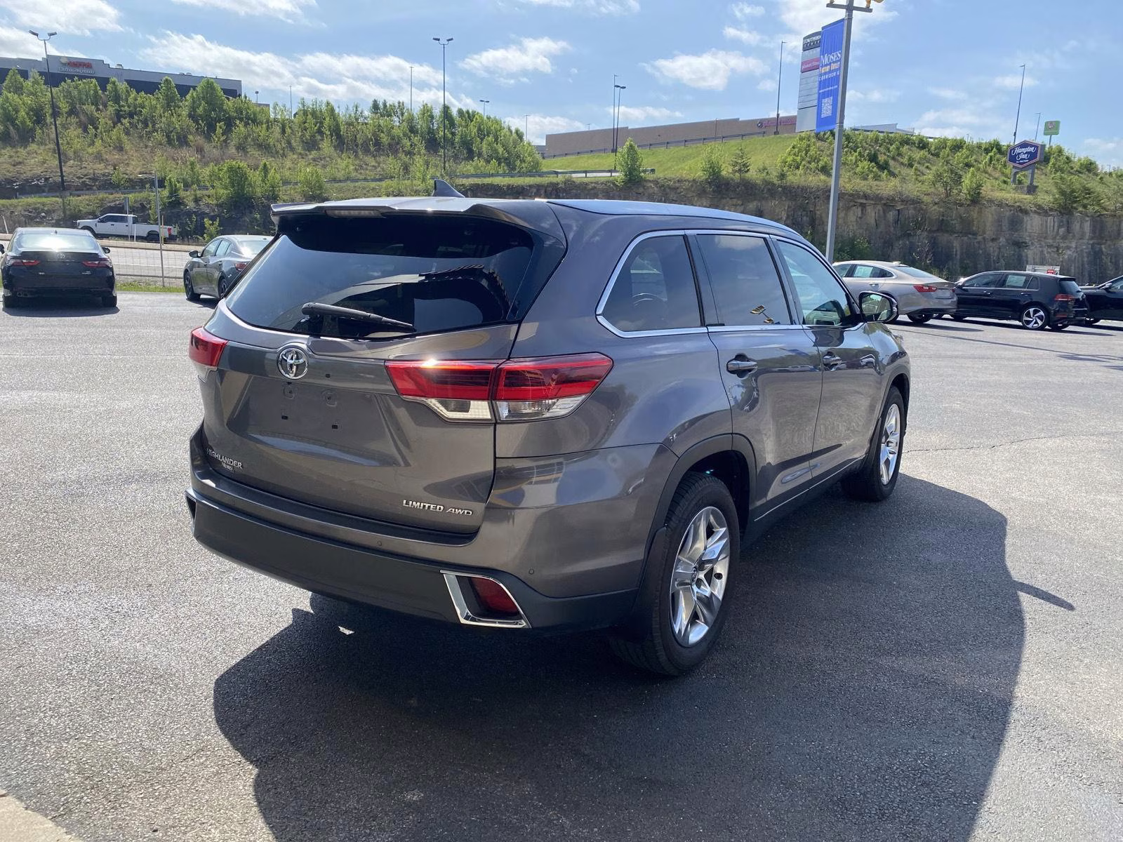 2017 Predawn Gray Mica Toyota Highlander Limited AWD SUV