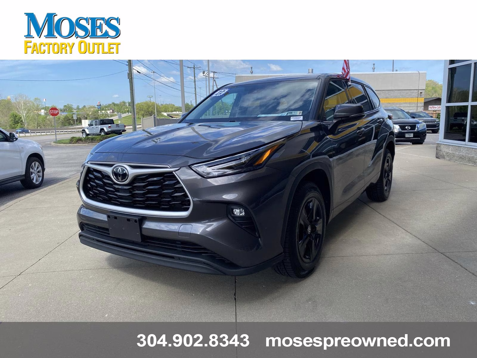 2022 Magnetic Gray Metallic Toyota Highlander LE FWD SUV