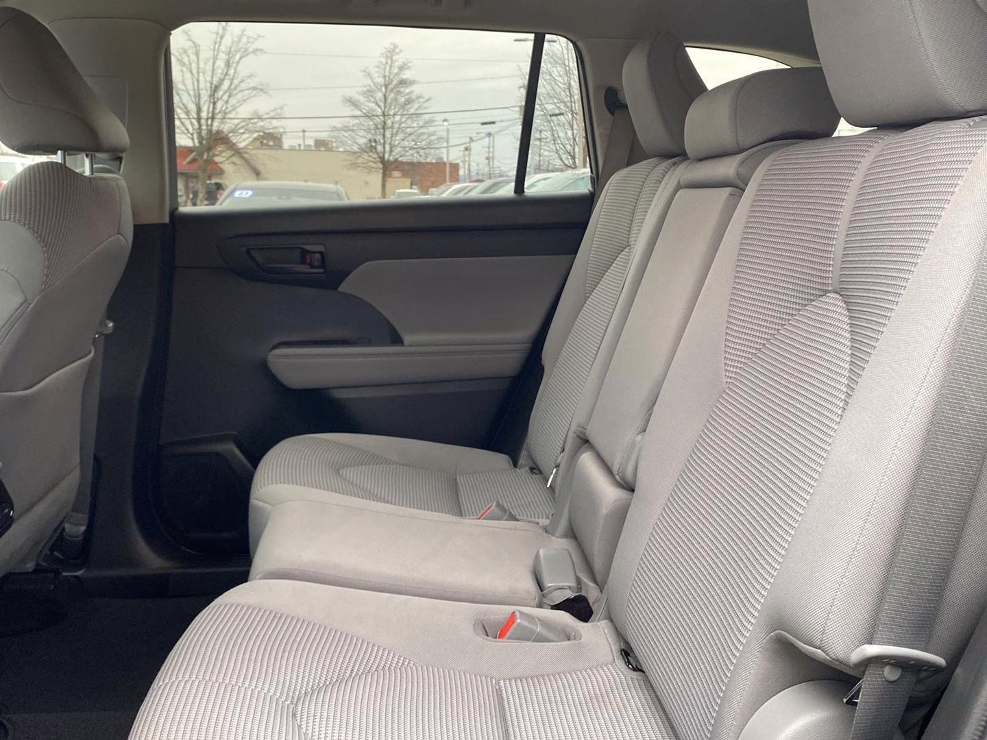 2022 Magnetic Gray Metallic Toyota Highlander LE FWD SUV